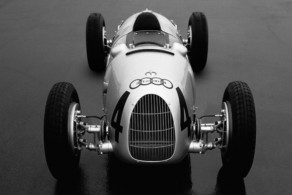 Auto Union Typ C, 16 цилиндров, компрессорный наддув, мощность до 520 лошадиных сил