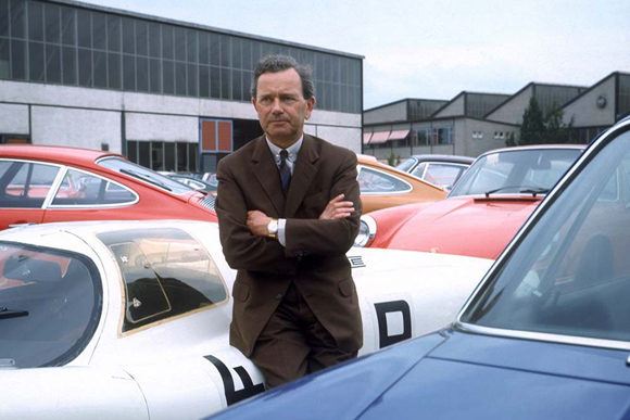 Ферри Порше на внутреннем дворе завода Porsche в Цуффенхаузене, 1968 год