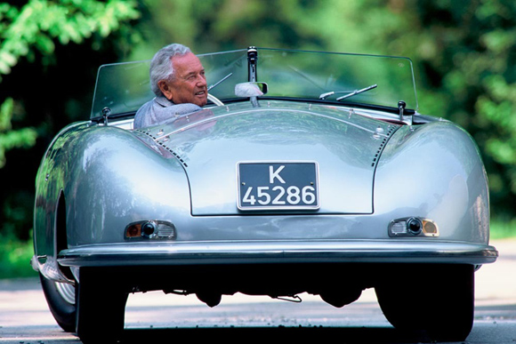 Ферри Порше на своём 85 дне рождении в Porsche Nr. 1, 1994 год